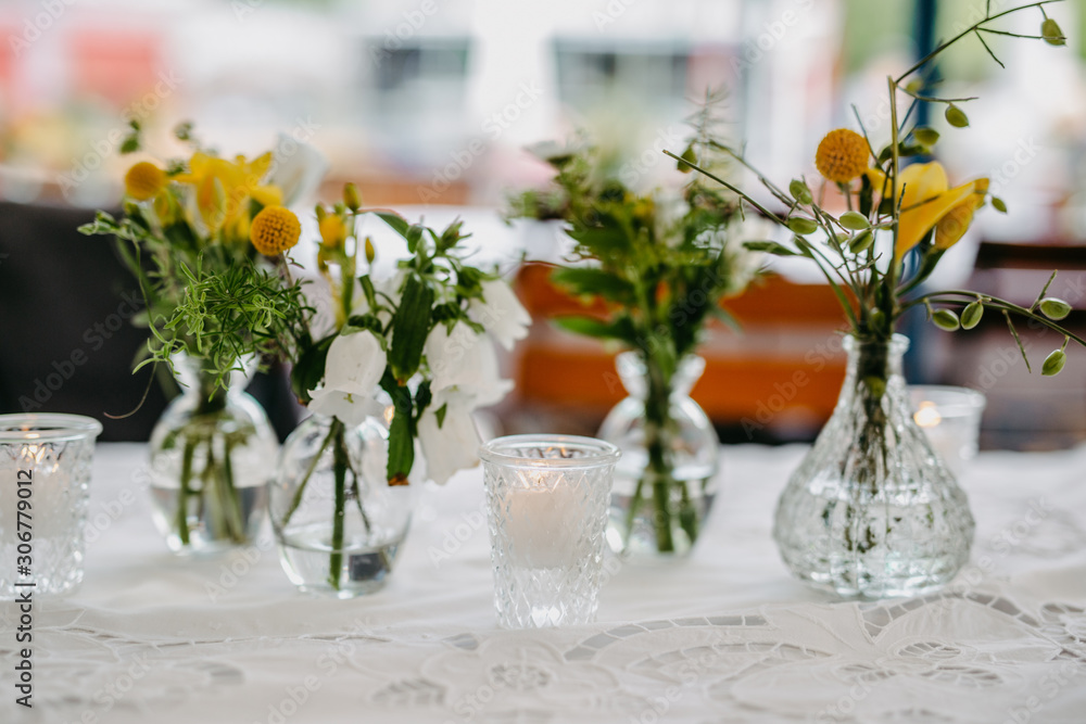 table arrangement at a wedding