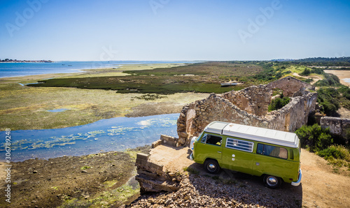 Fotografie portugal road trip in a retro campervan algarve wild camping in algarve nature r