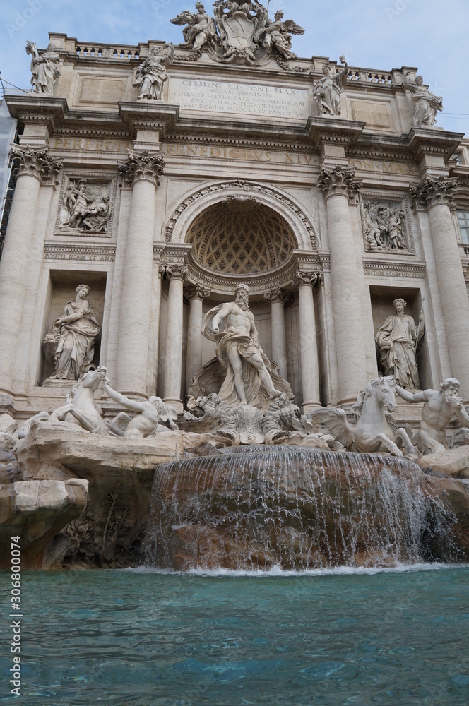 trevi fountain in roma trevi fountain in roma
