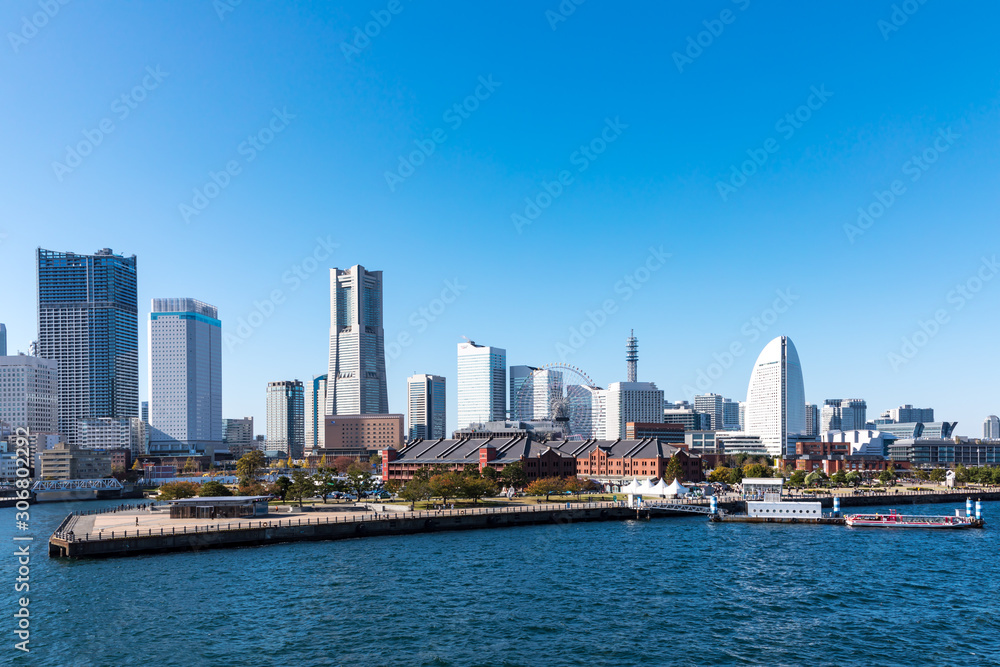 (神奈川県ｰ都市風景)青空の下のみなとみらい３