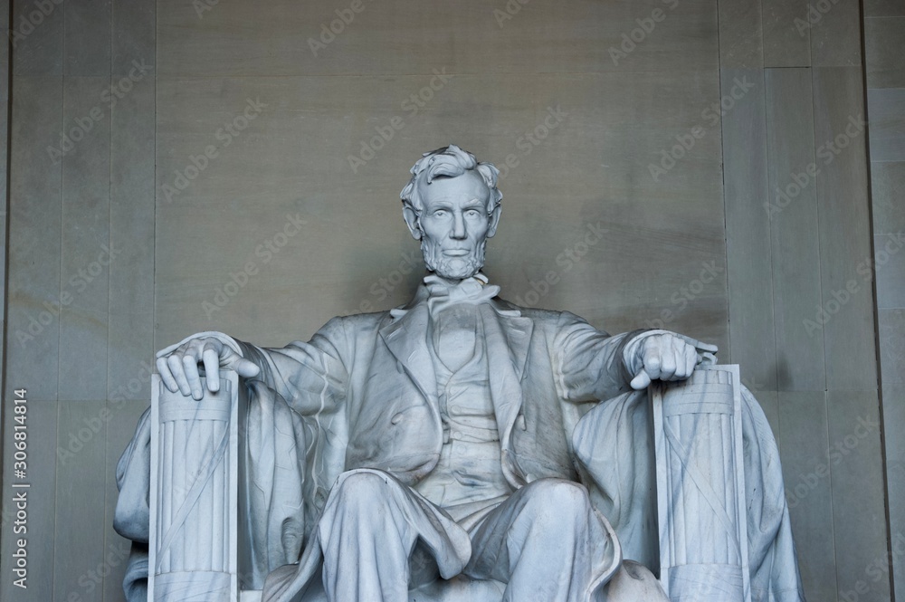 statue of abraham lincoln