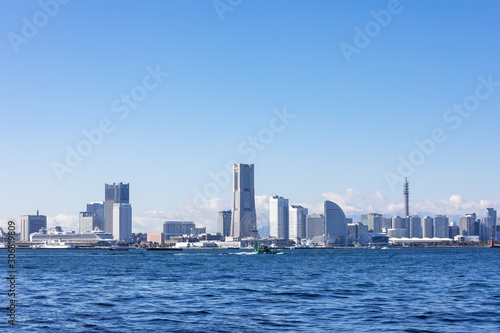 (神奈川県ｰ都市風景)埠頭から望む横浜湾岸エリア４