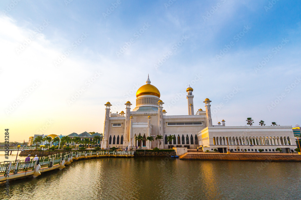 Sultan Omar Ali Saifuddien Mosque Bandar Seri Begawan, Brunei