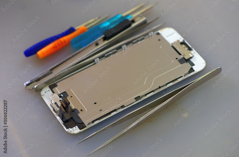 Repairing mobile phones and tablets by skilled technicians.Experienced testers and check mobile phones. Before and After RepairTools and equipment for repairing and unpacking mobile phones. Repairing mobile phones and tablets by skilled technicians.Experienced testers and check mobile phones. Before and After RepairTools and equipment for repairing and unpacking mobile phones.