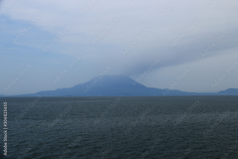 錦江湾海上から桜島を望む