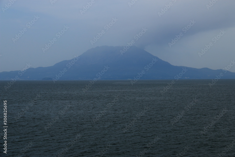 錦江湾海上から桜島を望む