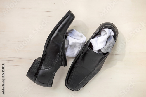 Men's leather shoes and socks