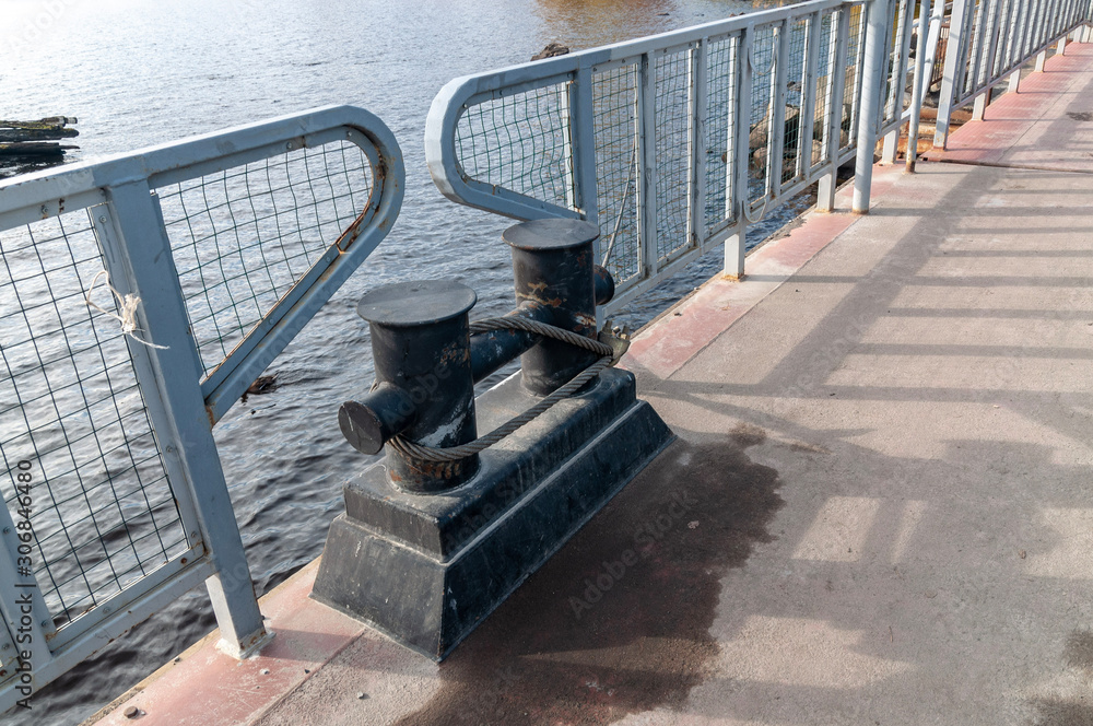 Fototapeta premium black mooring bollard