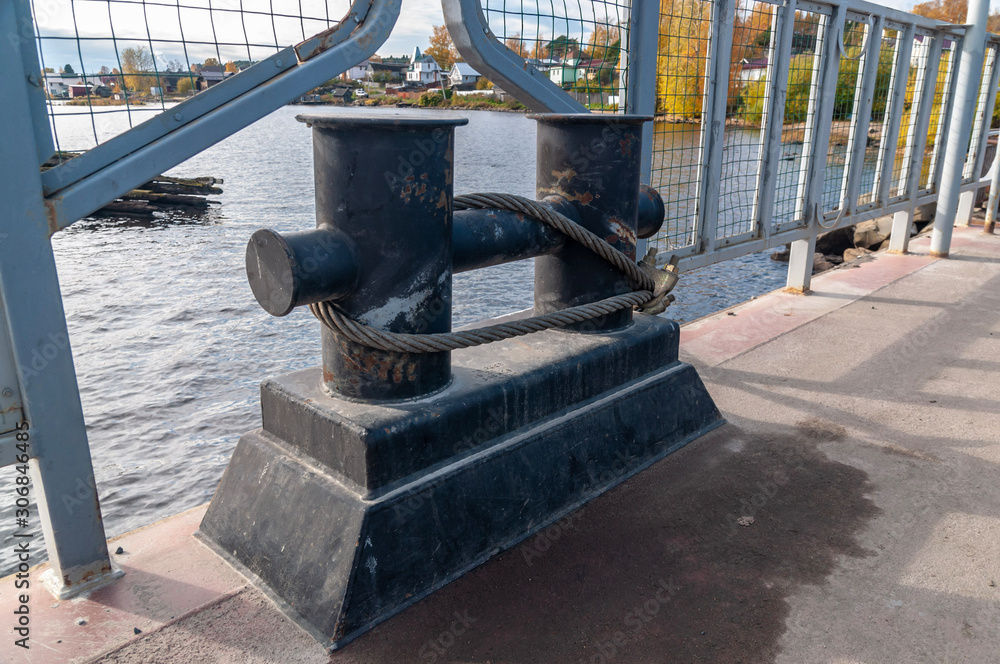 Fototapeta premium black mooring bollard