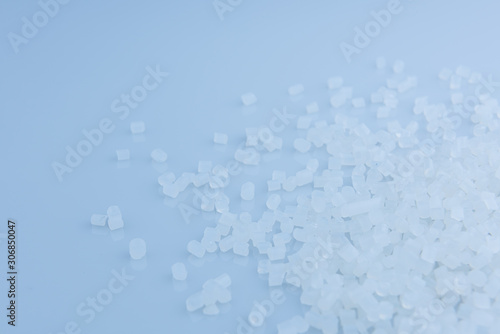 Biodegradable plastic pellets made from starch and renewable sources