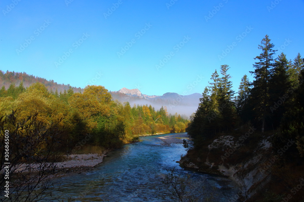 Isar mit Estergebirge im Morgendunst Isar mit Estergebirge im Morgendunst