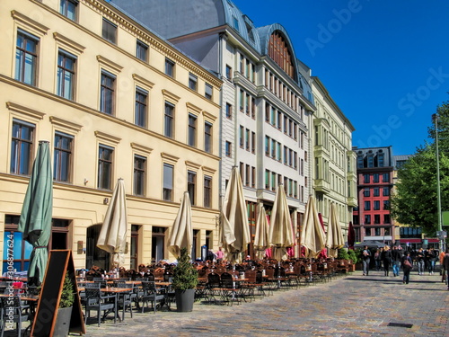 Obraz na płótnie berlin, deutschland - 23.04.2019 - hackescher markt im stadtviertel mitte w salonie