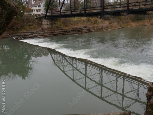 Quadro su tela Scenic shot of a bridge refelcted in the waters of War Eagle river in Rogers, Arkansas