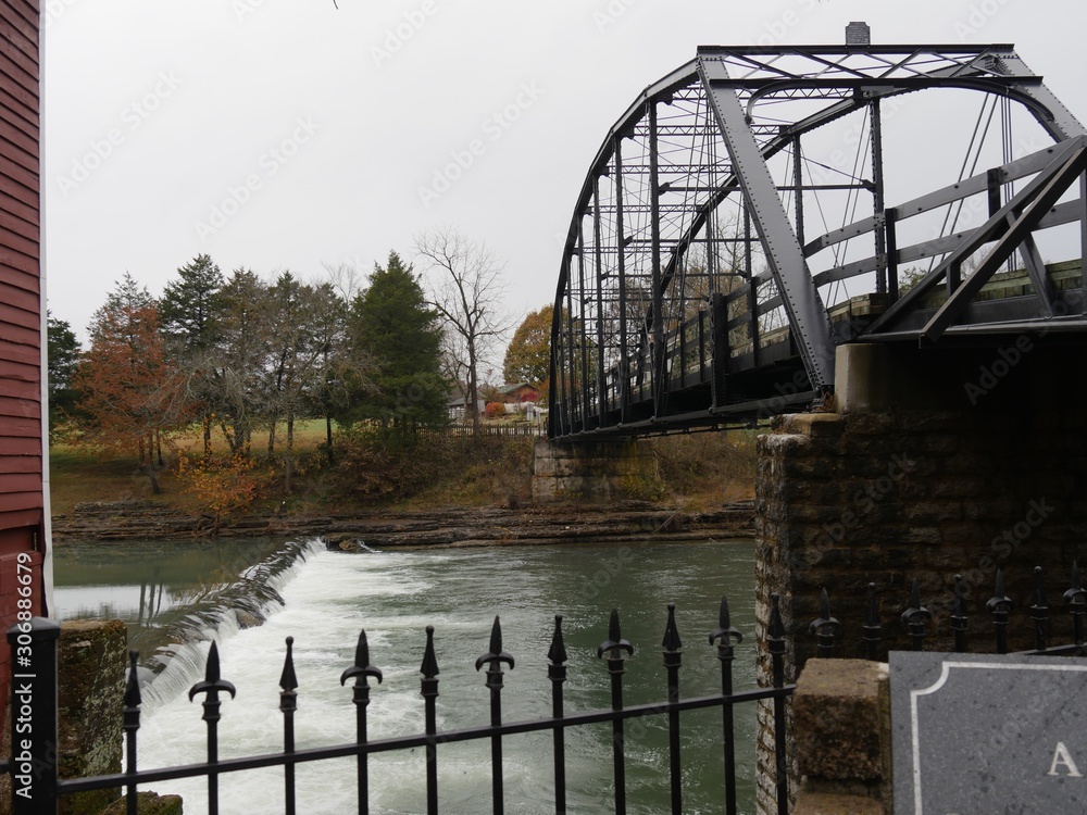 Fototapeta premium Scenic view of the historical War Eagle Bridge over the War Eagle river in Arkansas.