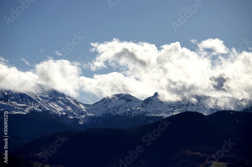 Pyrénées neige montagne paysage nuage - tourisme voyage découverte  © mathisprod