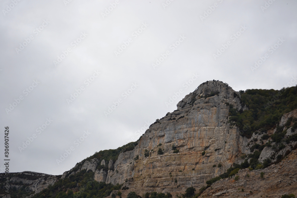 Montaña cerca del monasterio de Leyre
