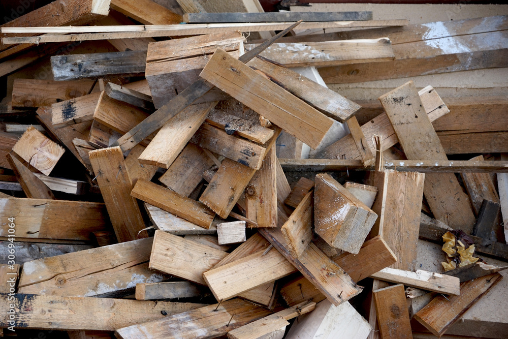 Altes Holz - Holzreste im Container Altes Holz - Holzreste im Container