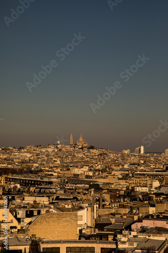 La ville de Paris shootée depuis le toit de l'Arc de Triomphe