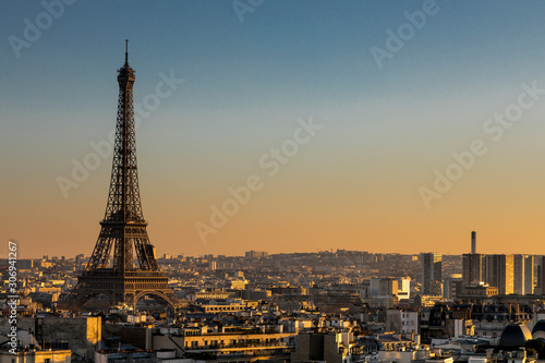 La ville de Paris shoot  e depuis le toit de l Arc de Triomphe