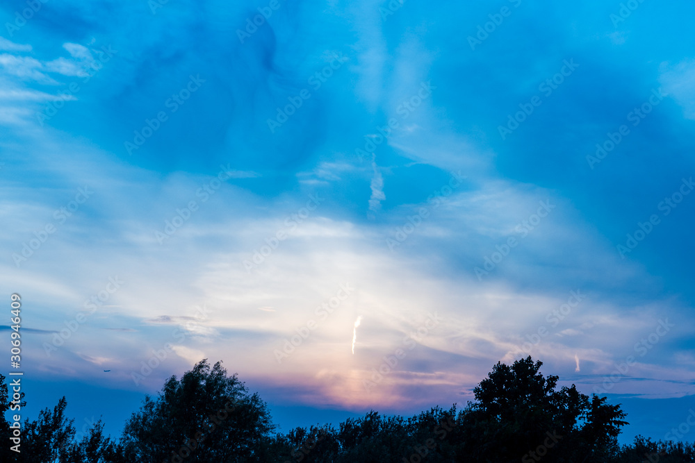 Fototapeta premium 江戸川土手からの夕日 千葉県松戸市 日本