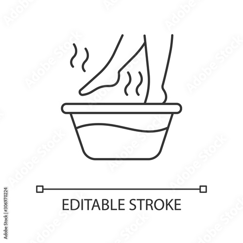Foot bath linear icon. Leg in hot water. Spa treatment. Common cold treatment. Healthcare, skincare. Wellness. Thin line illustration. Contour symbol. Vector isolated outline drawing. Editable stroke