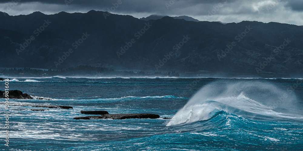 Fototapeta premium The waves of North Shore Oahu Hawaii during Vans Triple Crown