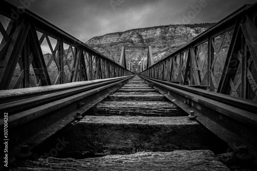 puente antiguo de arganda del rey madrid, vias abandonadas photo