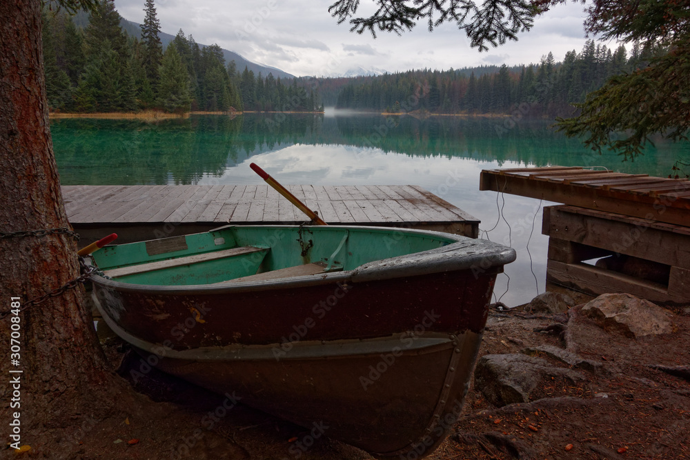 Obraz premium Valley of the Five Lakes, Jasper, Canada