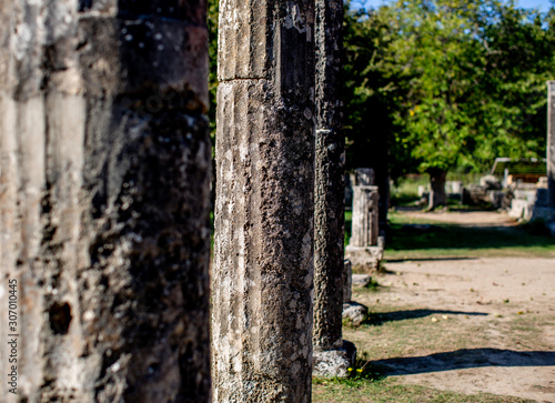 colonnes de pierre greco romaine