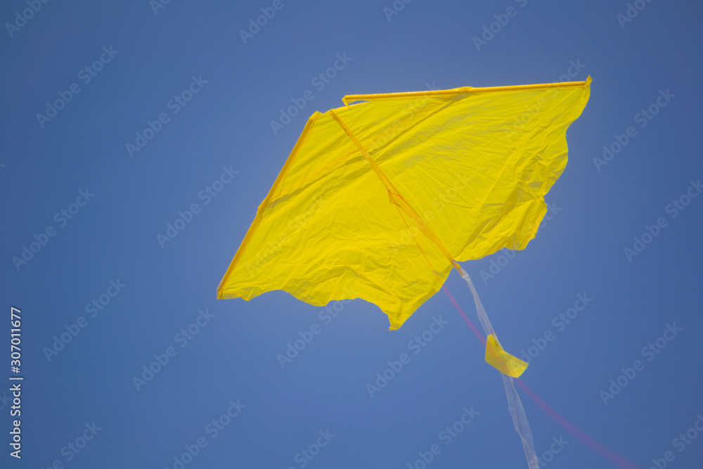 Obraz premium Yellow kite surfing sky. 