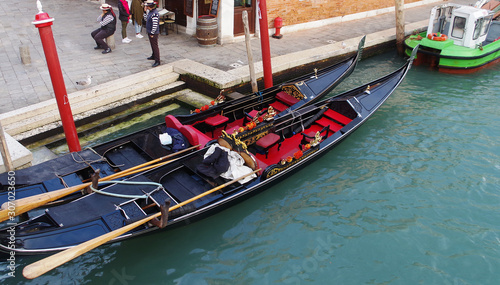 Obraz na plátně Les gondoles à Venise