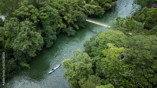 Riol a Miel en Norcasia Caldas  rio color esmeralda en Colombia