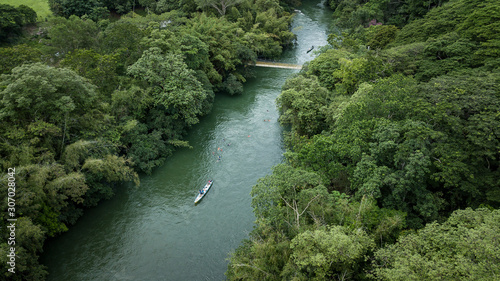 Riol a Miel en Norcasia Caldas, rio color esmeralda en Colombia