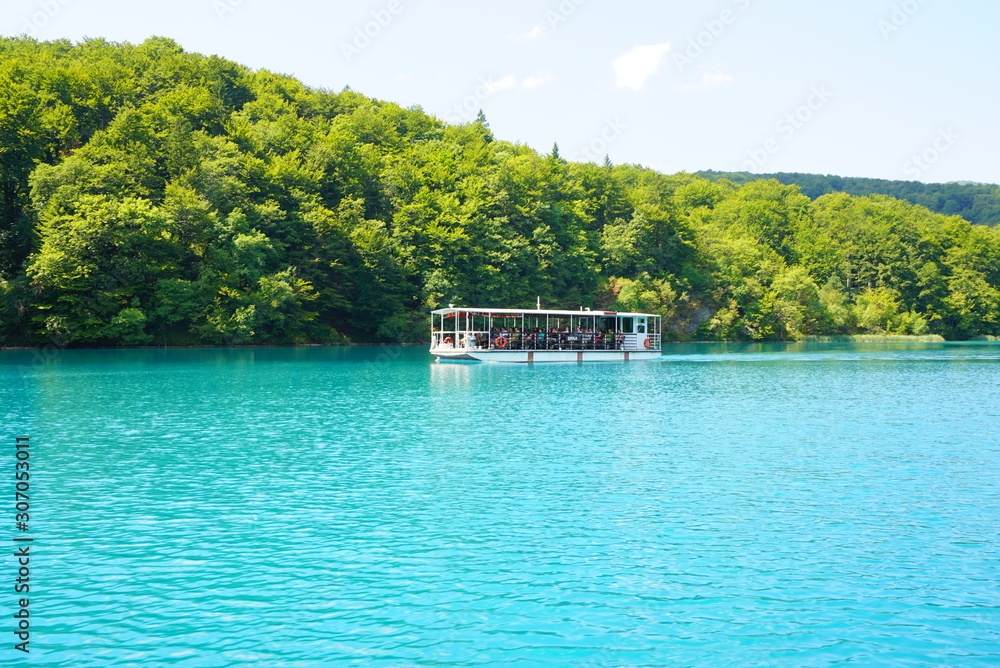 Fototapeta premium クロアチアのプリトヴィツェ湖群国立公園の湖