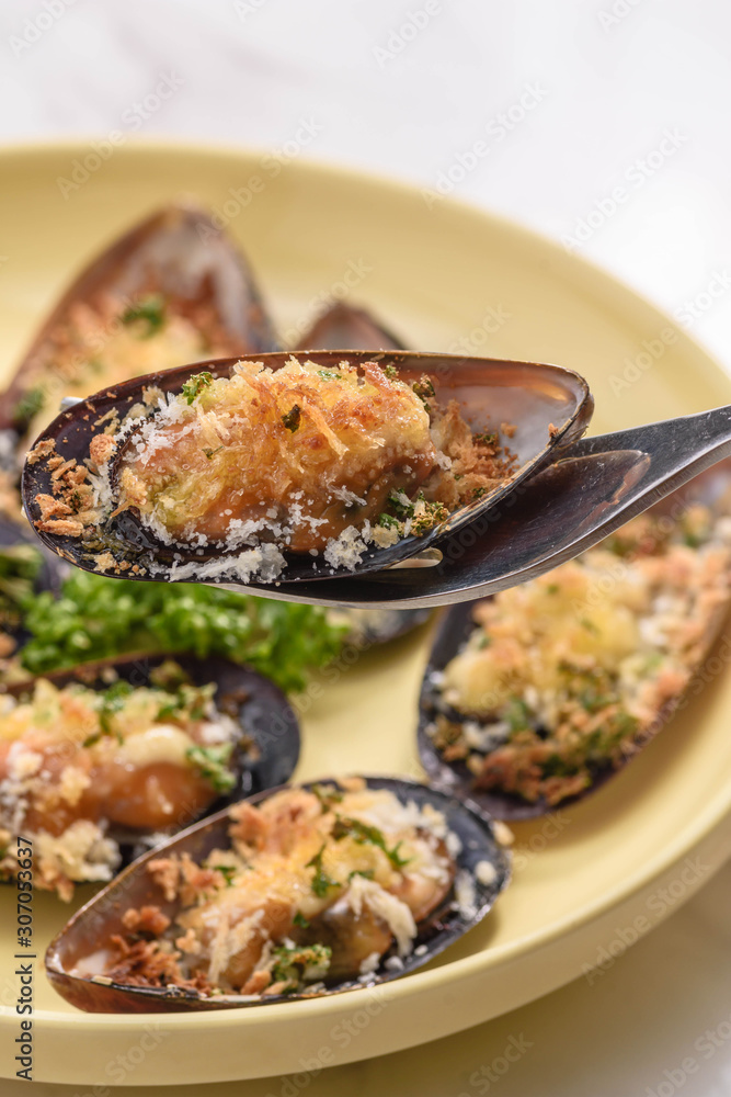 ムール貝の香草パン粉焼き ムール貝の香草パン粉焼き