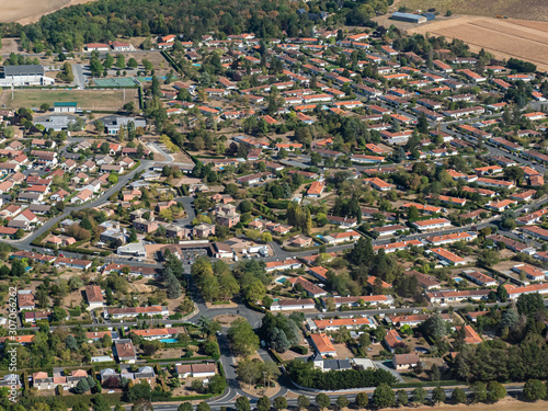 vue aérienne d'un lotissement à Chateauroux dans l'Indre en France photo