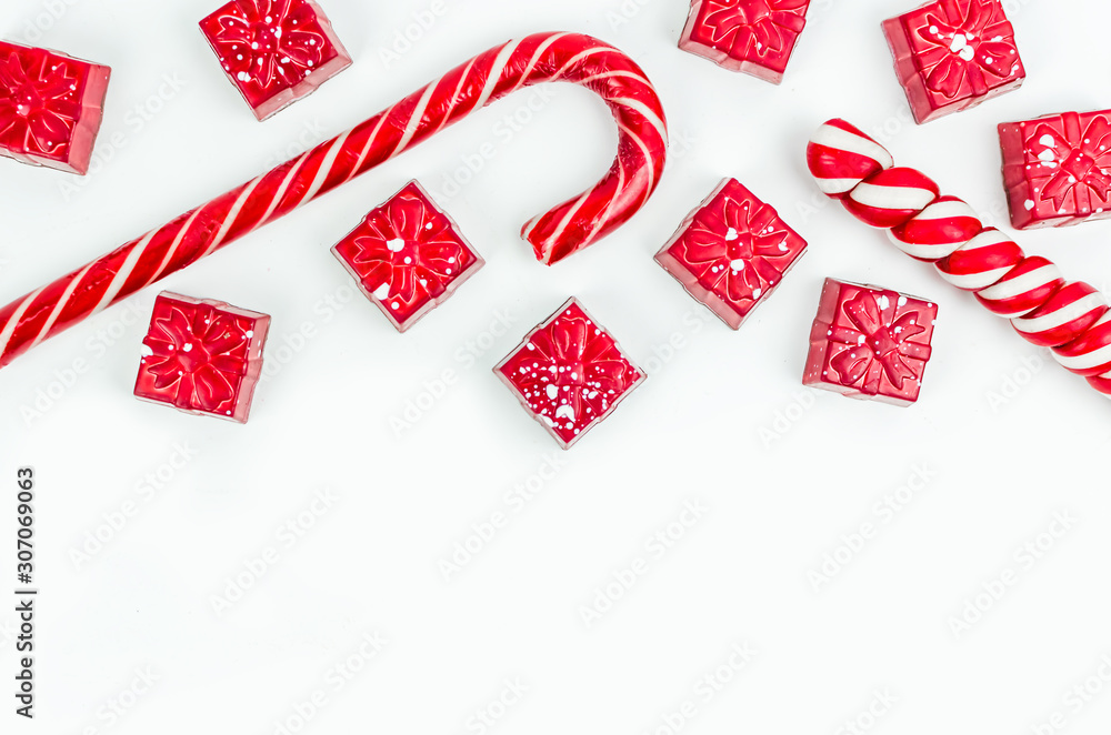 Obraz premium Christmas. New Year's Eve. Background. red candy in the form of gifts on a white background