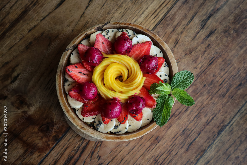Smoothie bowl decorated with mango