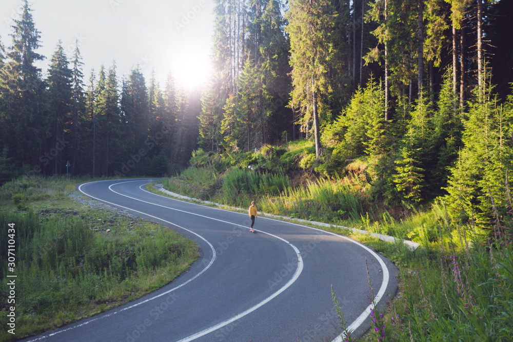 Naklejka premium beautiful mountain road