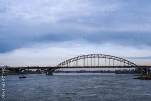 Brücke über die Waal bei Nijmegen/Niederlande © fotografci