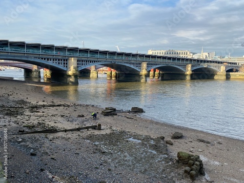 Tapety artystyczne The River Thames at Low Tide
