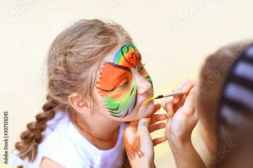 children's makeup artist, does animation make-up on little girls