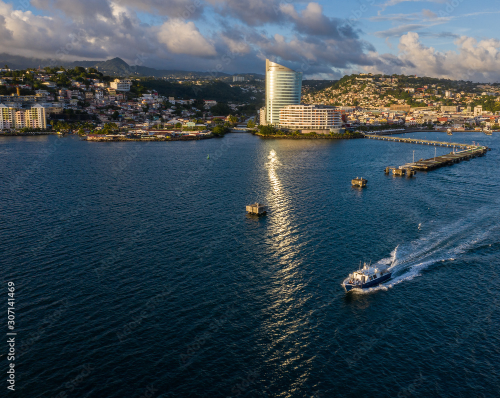 Φωτογραφία Vue aérienne de Fort de France au couché du soleil, en Martinique
