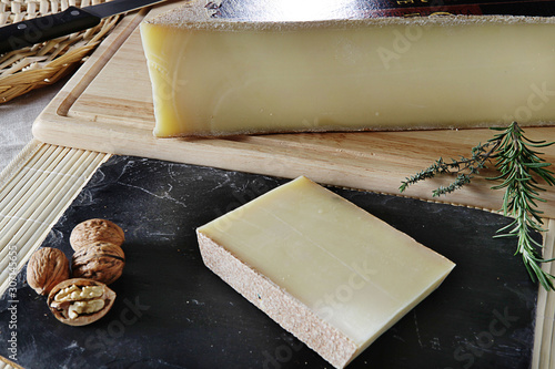 comte fromage. photo