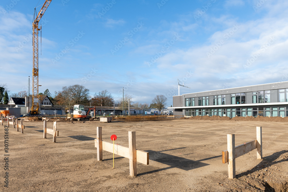 Ein Baugrundstück für eine Halle abstecken Ein Baugrundstück für eine Halle abstecken