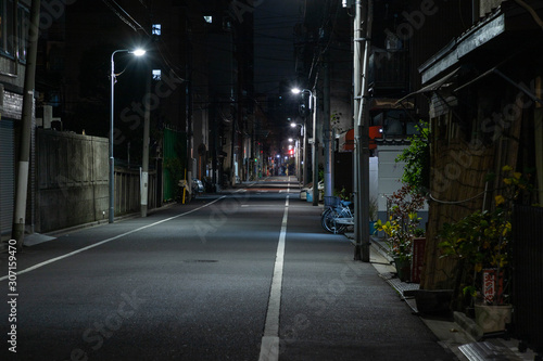 【東京都台東区】夜の街の道路
