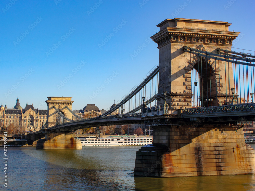 Obraz premium chain bridge