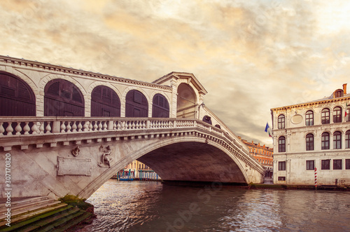 Famous Rialto bridge over the Grand Canal in Venice, Italy © Paulista