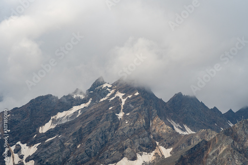 rocky mountain is in the clouds. a challenging ascent © liiset