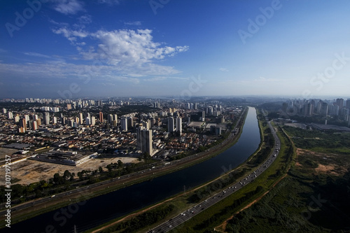 Vista aérea de São Paulo com rio Pinheiros e avenida marginal photo